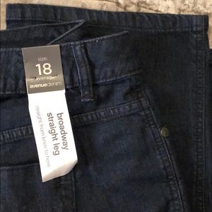 Avenue NWT sz18- Straight Leg Jeans